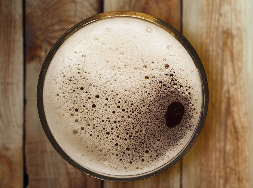 Bia là gì? – Từ Hạt Lúa Mạch đến Cốc Bia Mát Lạnh